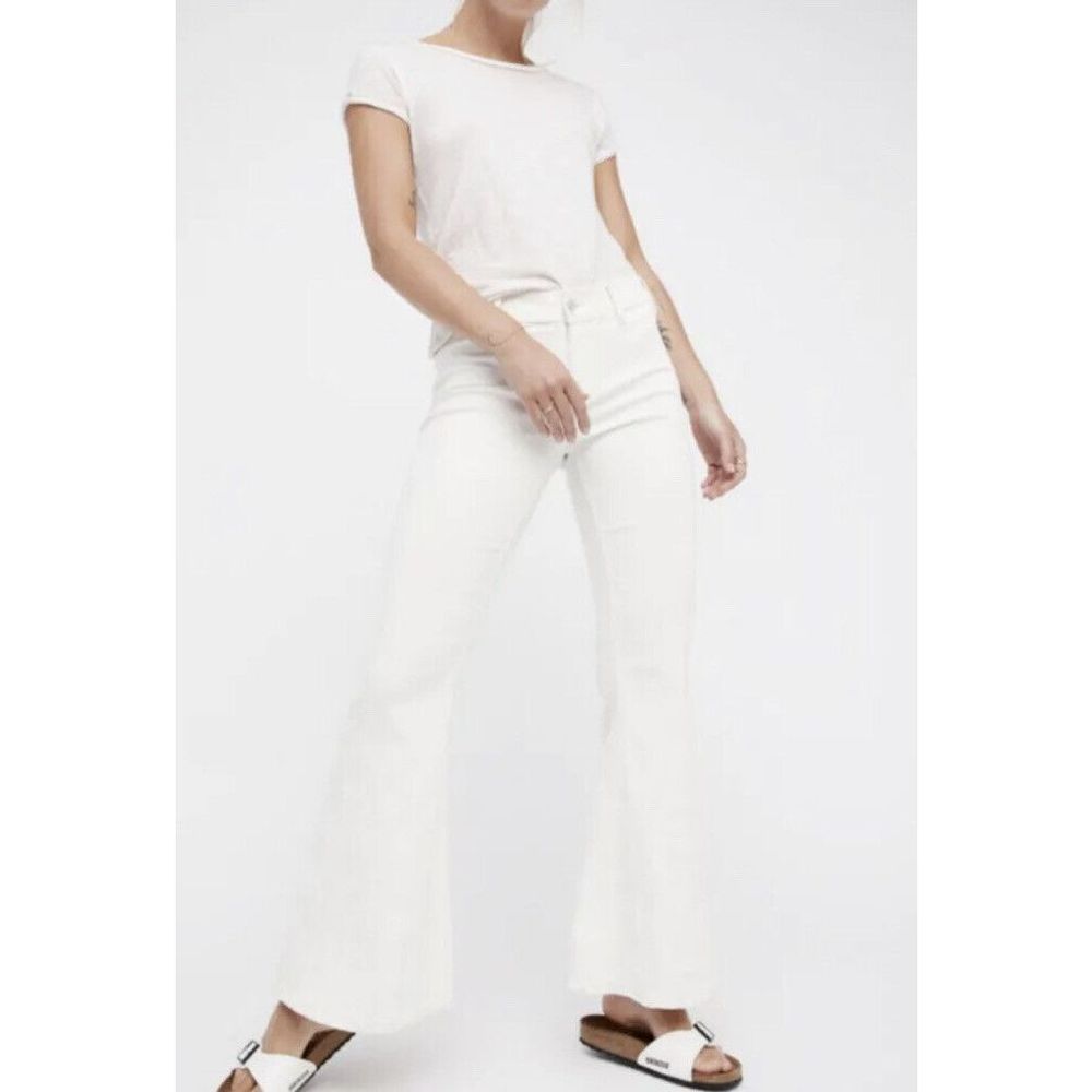 We The Free People Jeans Flare Leg Stretch Classic Mid Rise White 31. A42